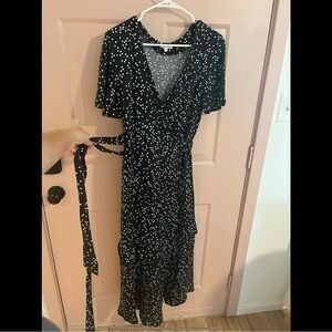 VETTA Black and White Midi Dress